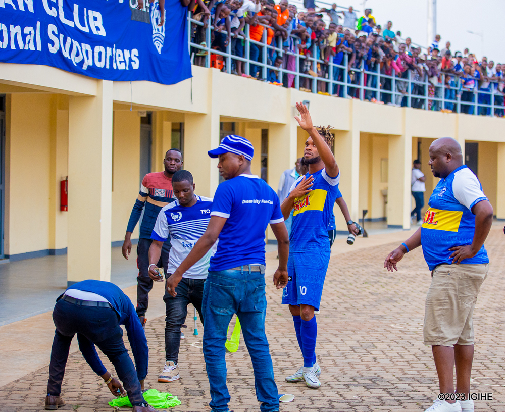 Nyuma Yo Guhabwa Akabakaba Miliyoni N Abafana Ba Rayon Sports Essomba