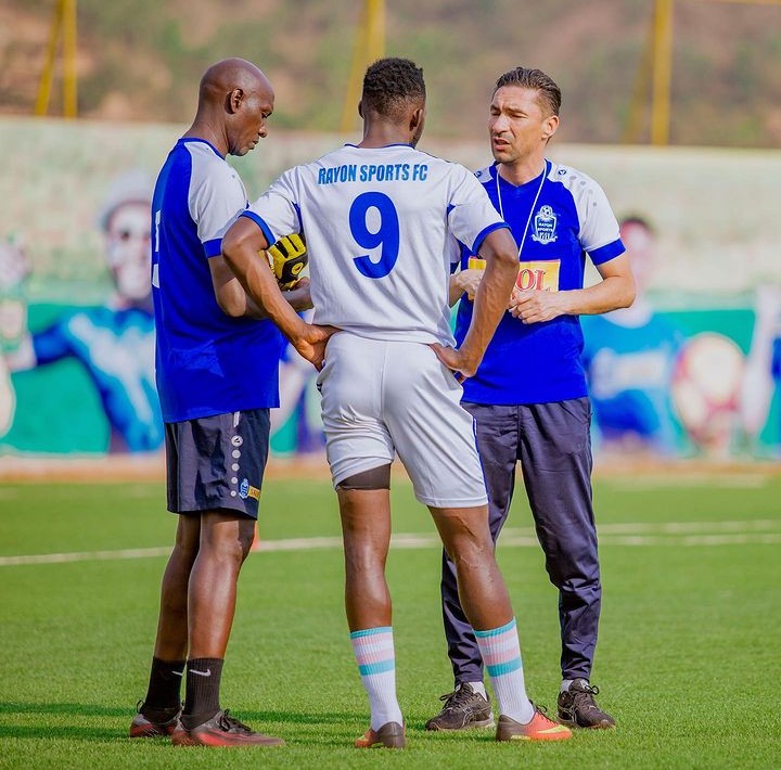 Umupira Bawusanganiraga Mu Kirere Abakinnyi Ba Rayon Sports Bagaragaje