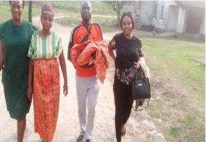 Umubyeyi n'umwana we batashye iwabo