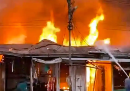 Inzu 50 zafashwe n'inkongi y'umuriro