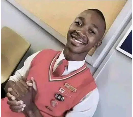 Bafana Sithole yiyahuye nyuma yo kubeshyerwa ko yafashe ku ngufu