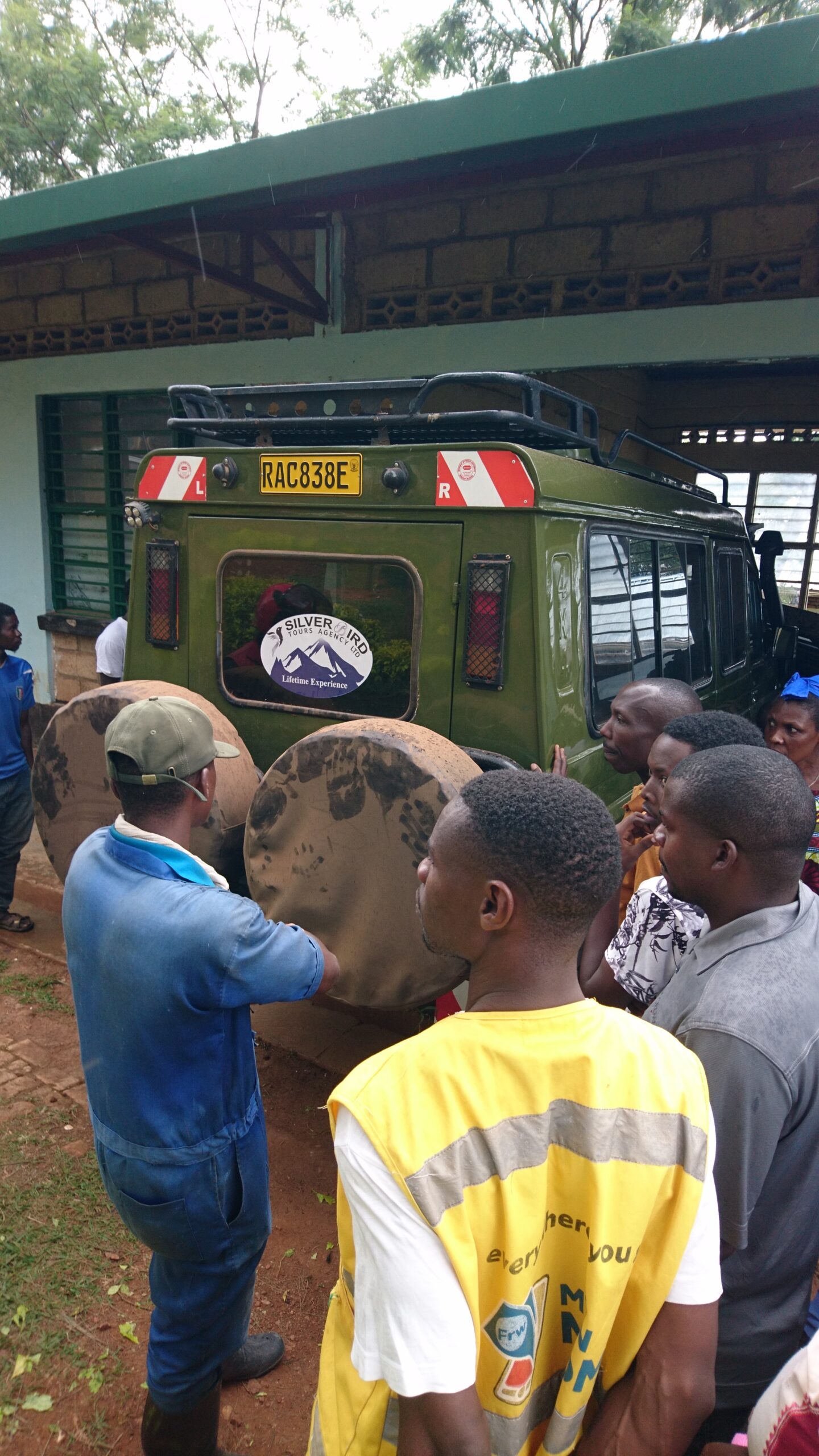 Kicukiro: Imodoka Ikoze Impanuka Yinjira Mu Ishuri Uwari Uyitwaye Akora ...