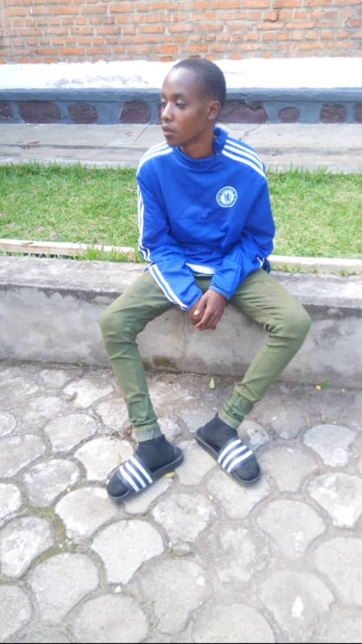 Uyu mwana urwariye mu bitaro ntabasha kuvuga mu buryo ubwo ari bwo bwose kandi ntawuzi neza umuryango we