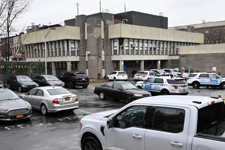 Abapolisi bafatiwe muri iyi parking mu mujyi wa Brookyln