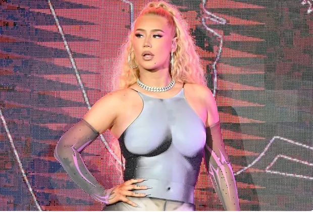 Iggy Azalea yiyunze urubuga rucuruza filime z'urukozasoni
