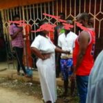 Uyu mukobwa yari yafashe mu makabutura uyu musore