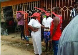 Uyu mukobwa yari yafashe mu makabutura uyu musore