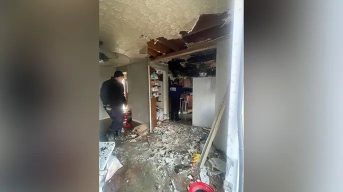 Inzu yari yahiye ihereye hasi abandi baryamye hejuru kuburyo bari kwisanga byabakomeranye