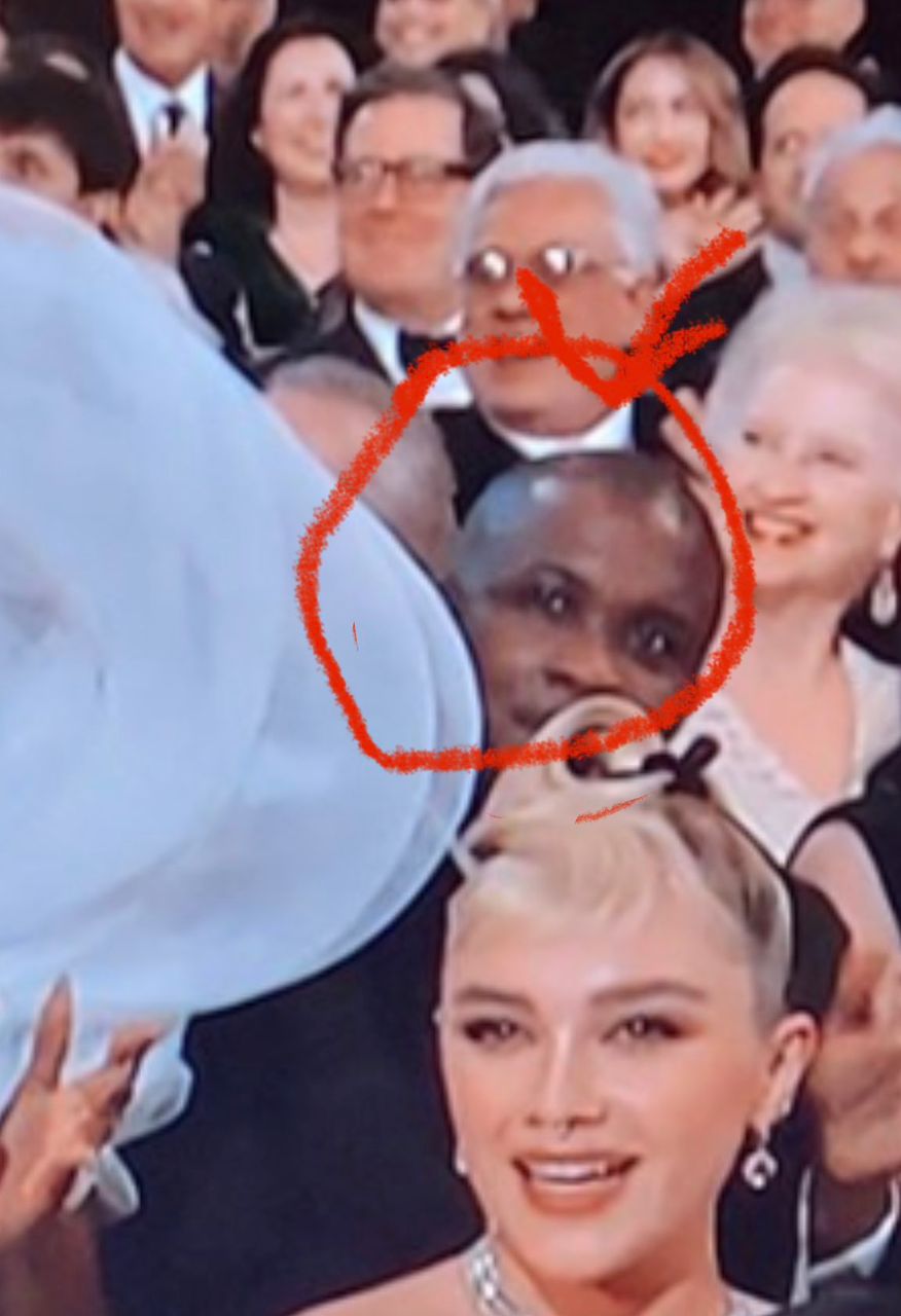 Imyambarire ya Tems yabangamiye abitabiriye itangwa ry'ibihembo bya Oscars 2023 kuburyo byasabaga ko umuntu akurura ijosi kugirango akurikire uyu muhango