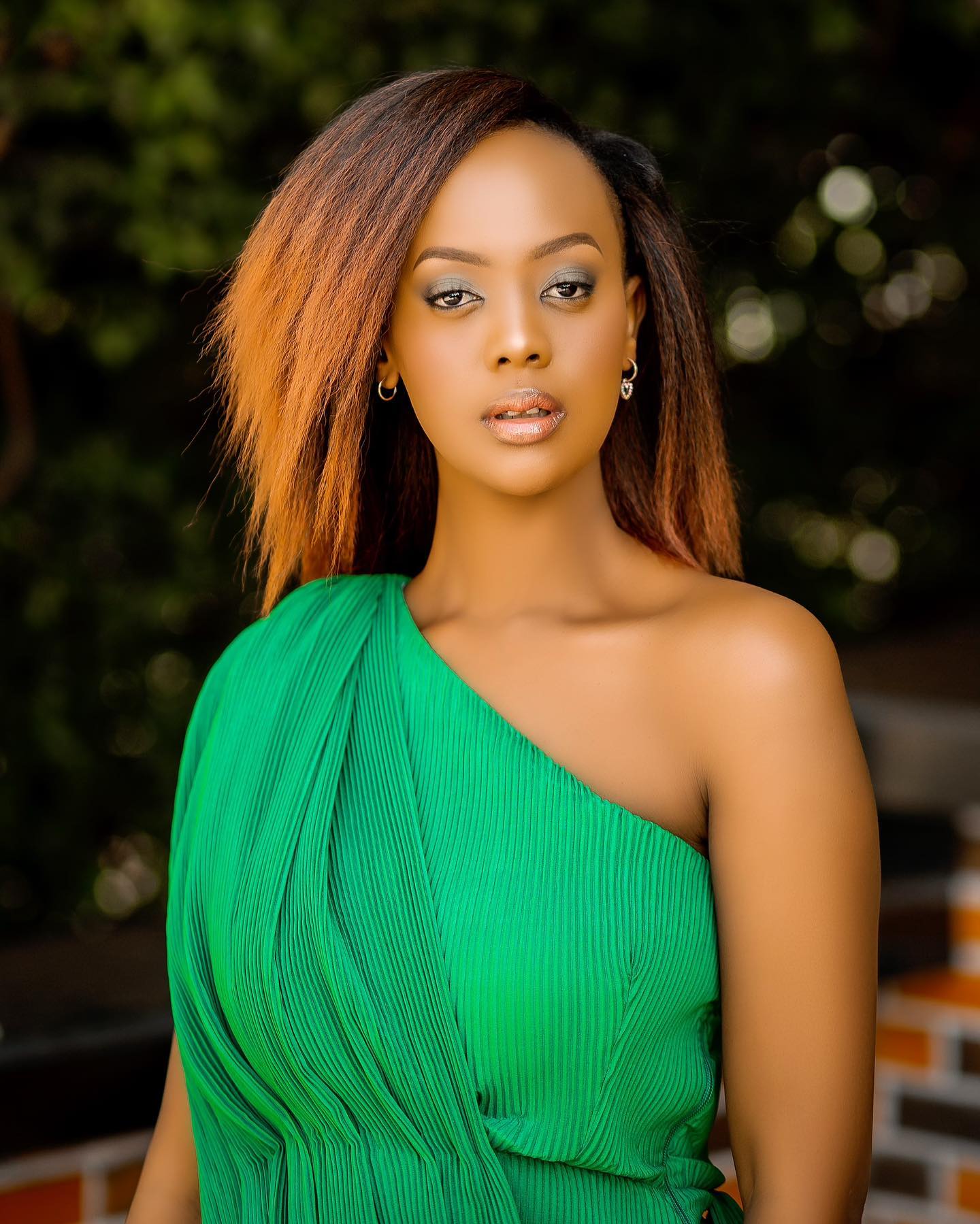 Nubwo Imyaka Yamujyanye Ariko Nti Bimubuza Kwambara Ngo Aberwe Amafoto Mashya Ya Butera Nubwo Imyaka Yamujyanye Ariko Nti Bimubuza Kwambara Ngo Aberwe Amafoto Mashya Ya Butera