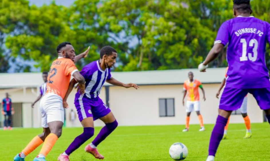 Ya nkoko iri iwabo kwihagararaho byanze bayipfura amababa! AS Kigali ...