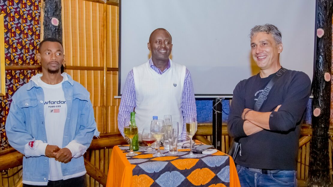 Mu mafoto: Isimbi Noeline ukina filime z’urukozasoni ari murukundo ...